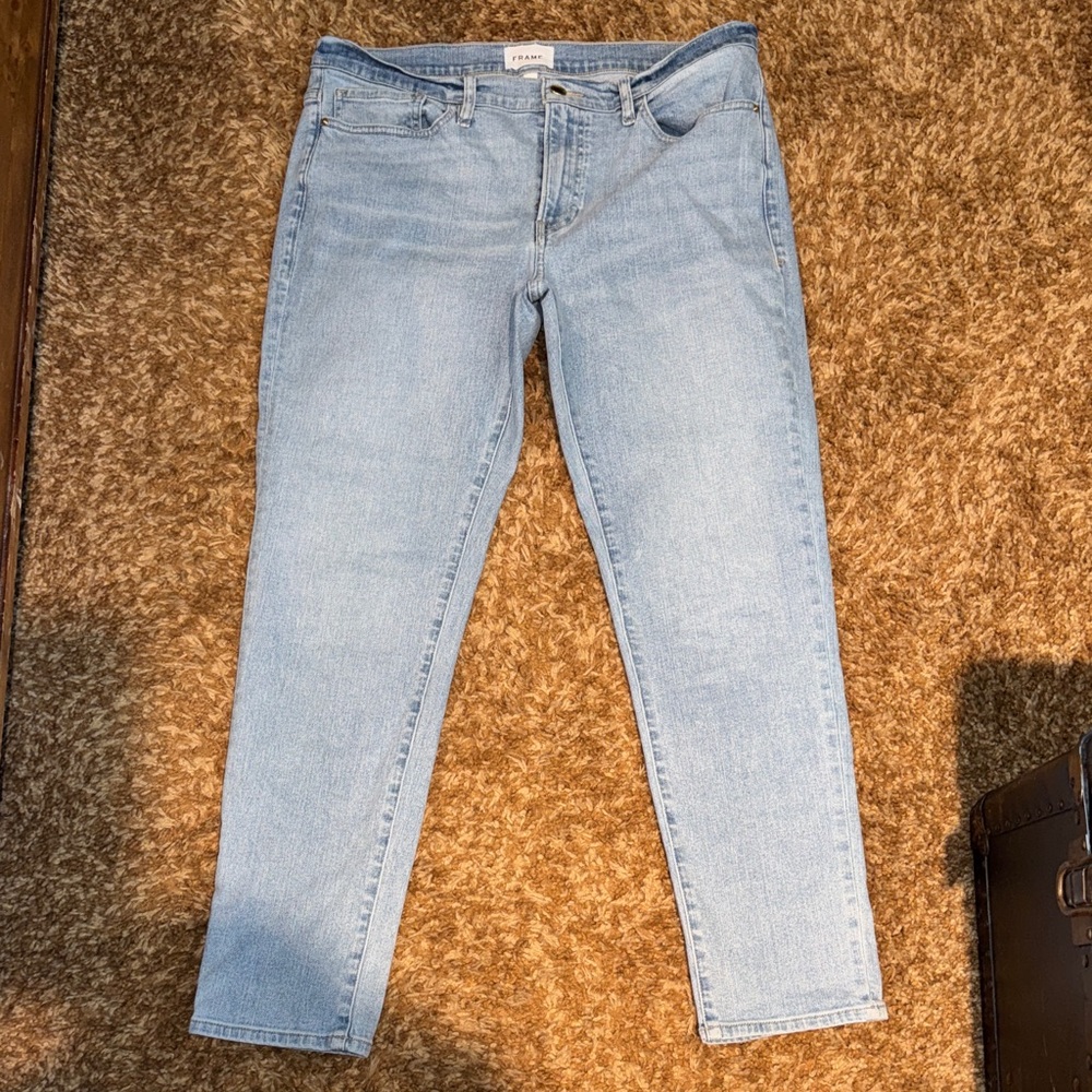 Frame Slim Fit Jeans in Soft Blue